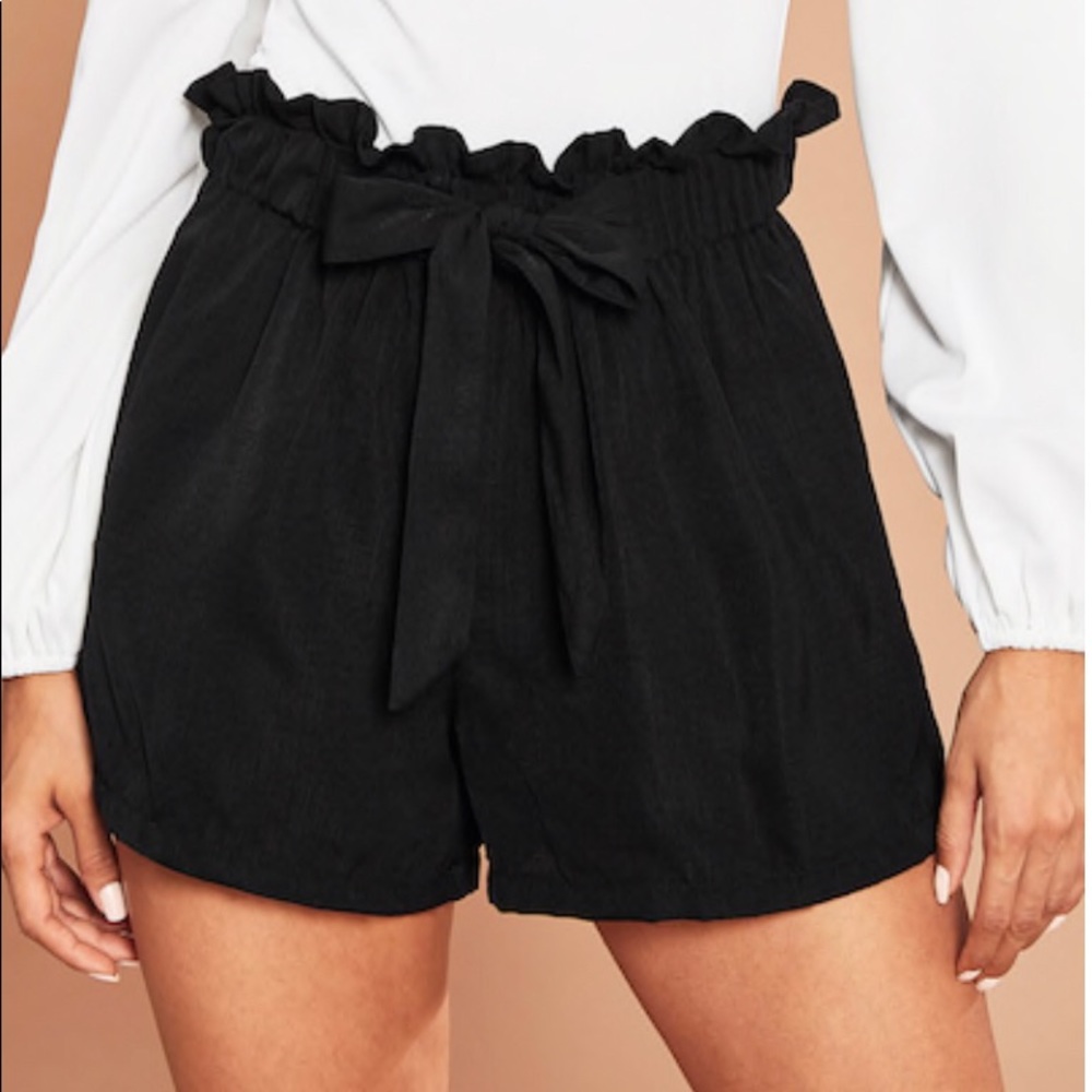 Black loose ruffle tie shorts
